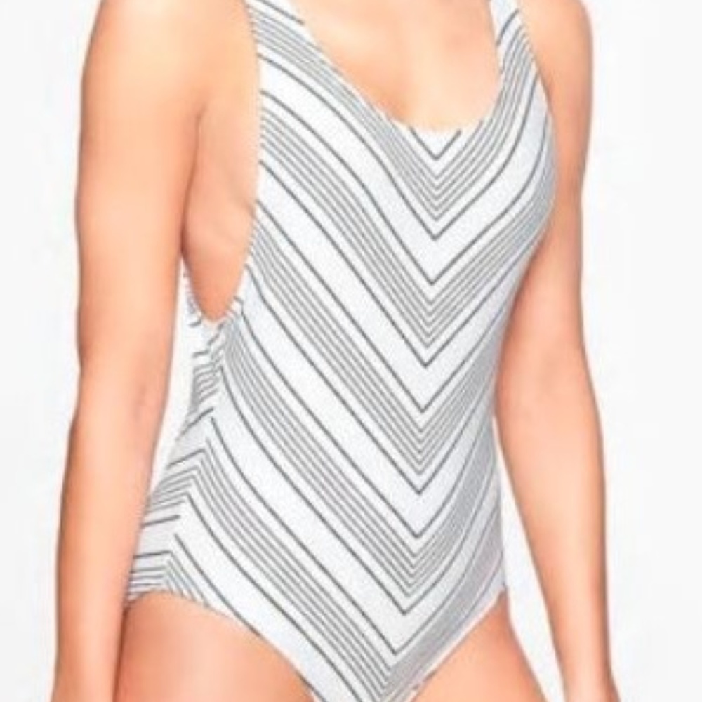 Athleta Chevron Swimsuit black/white